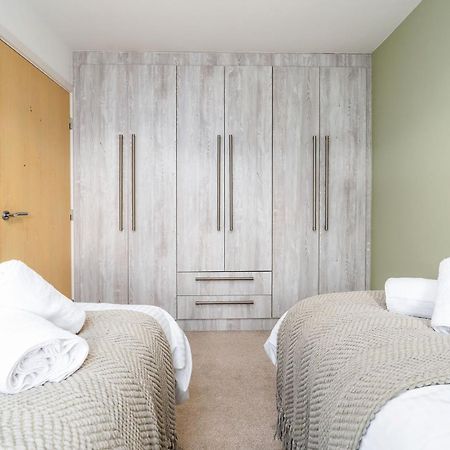6 Guests - 3 Bedrooms - Free Wi-Fi - Manchester Extérieur photo