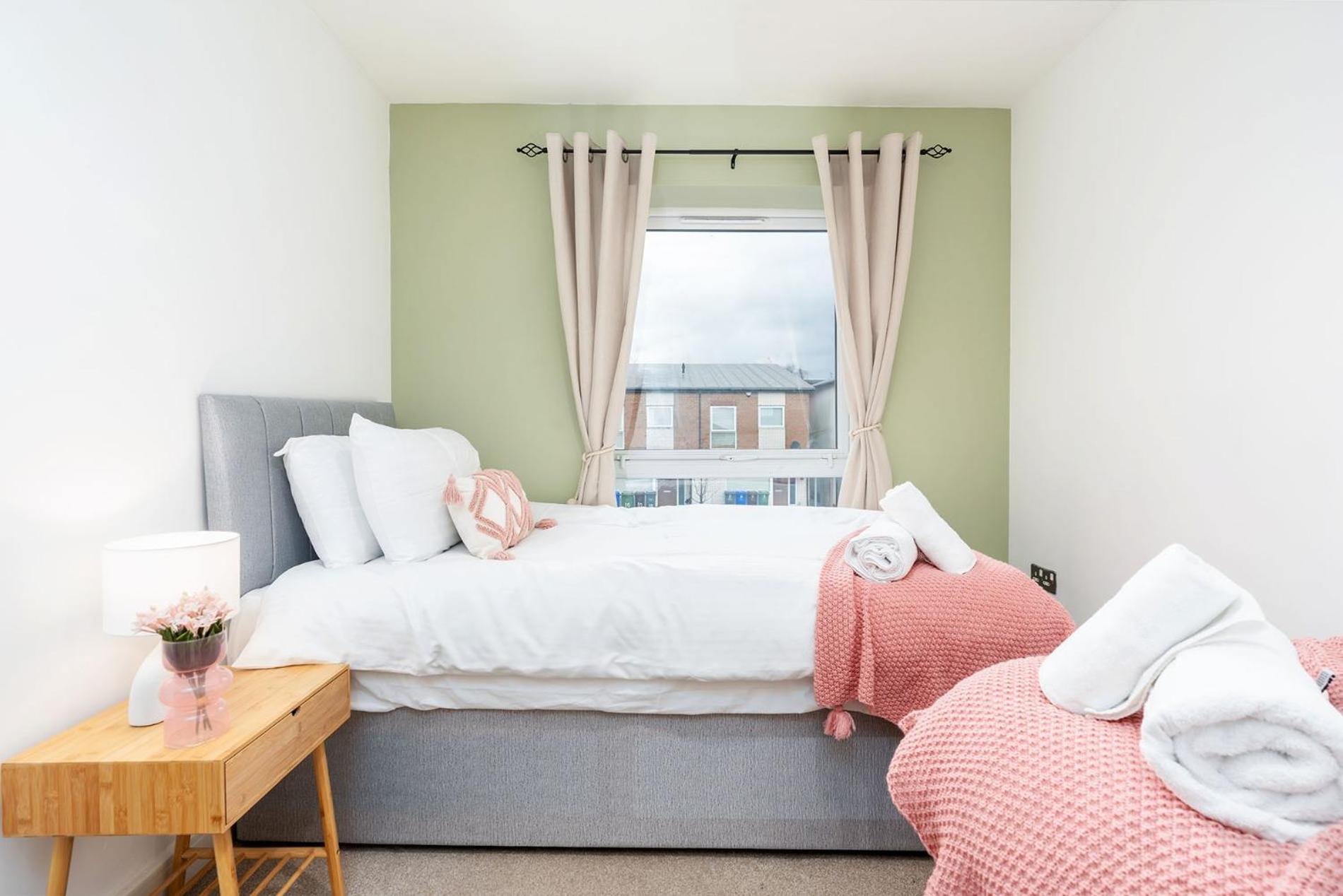 6 Guests - 3 Bedrooms - Free Wi-Fi - Manchester Extérieur photo