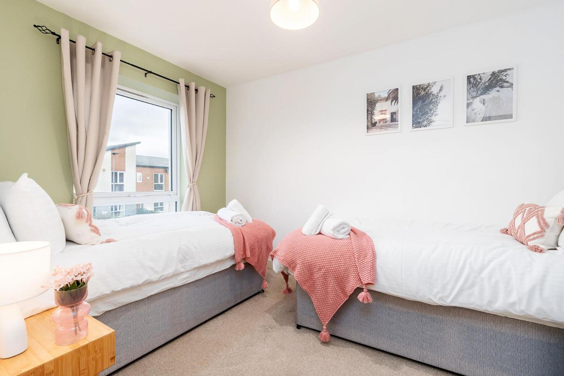 6 Guests - 3 Bedrooms - Free Wi-Fi - Manchester Extérieur photo